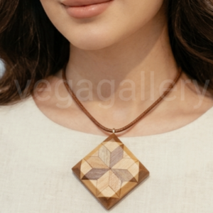 گردنبند چوبی گره‌چینی